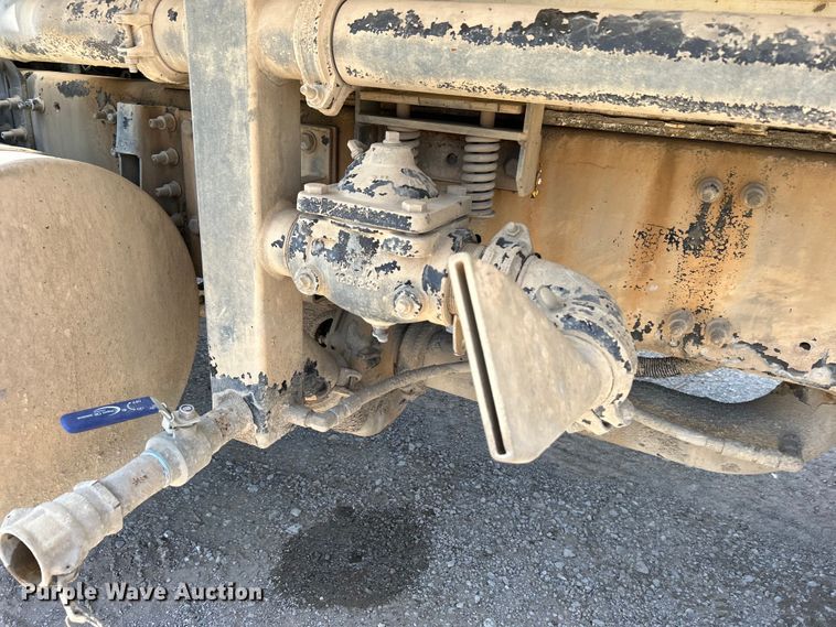 image for item DO1090 2007 Mack CTP713 water truck