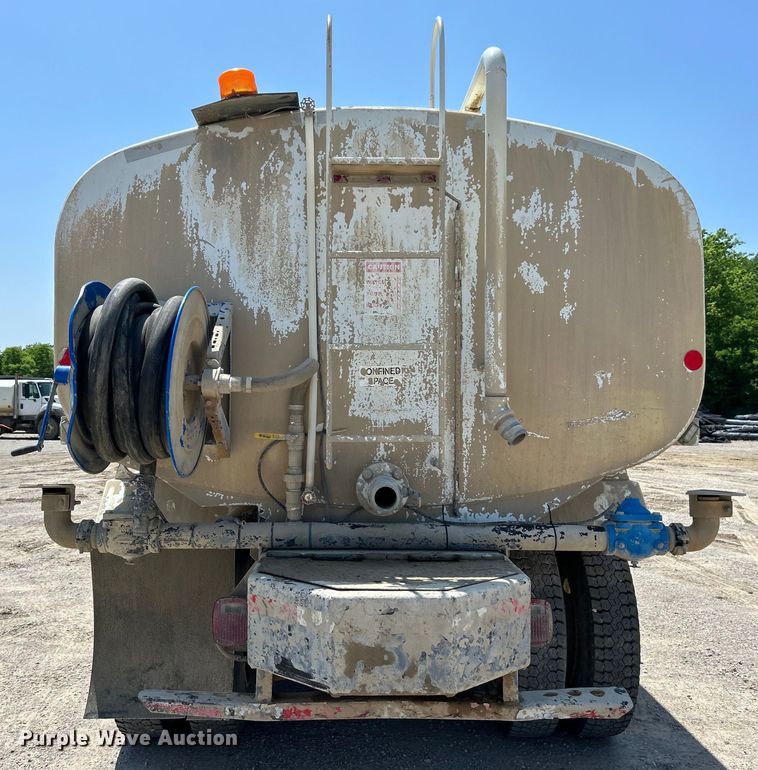 image for item DO1090 2007 Mack CTP713 water truck