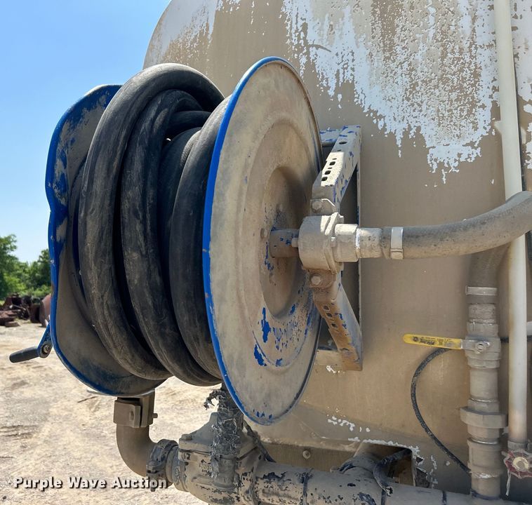 image for item DO1090 2007 Mack CTP713 water truck