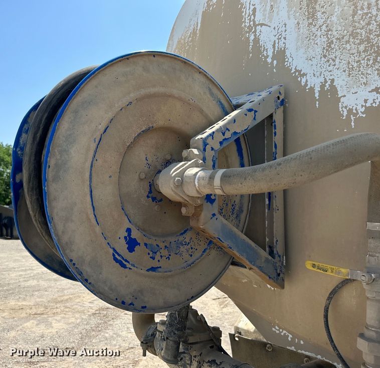 image for item DO1090 2007 Mack CTP713 water truck