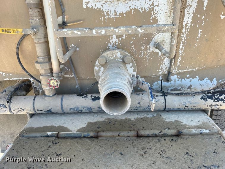 image for item DO1090 2007 Mack CTP713 water truck