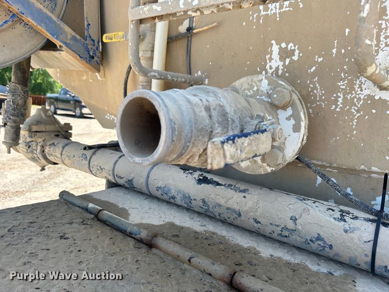 image for item DO1090 2007 Mack CTP713 water truck