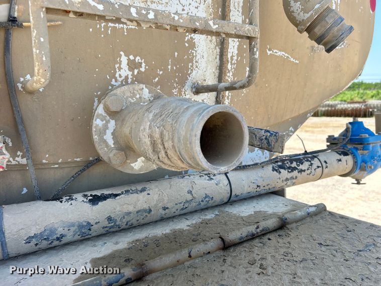 image for item DO1090 2007 Mack CTP713 water truck