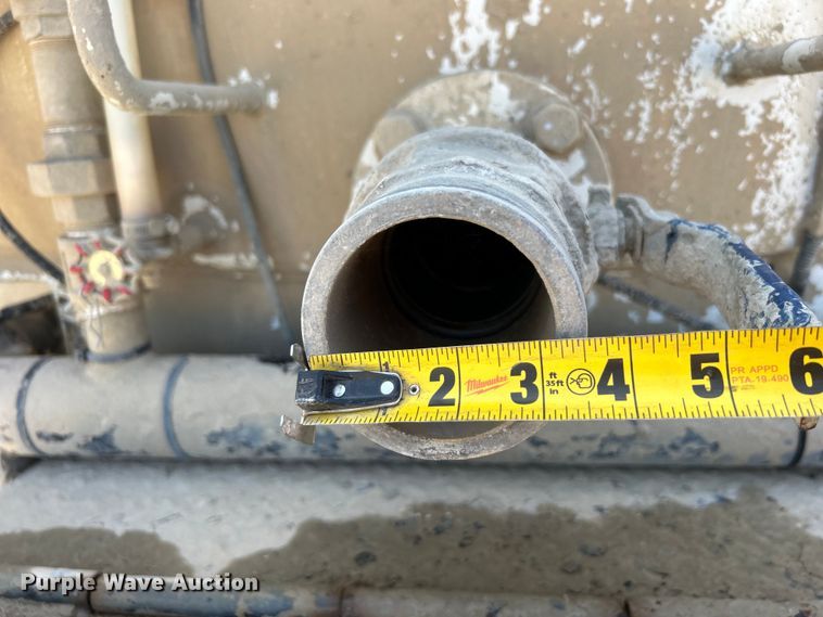 image for item DO1090 2007 Mack CTP713 water truck