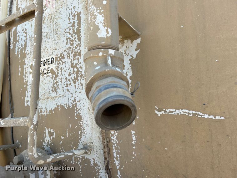 image for item DO1090 2007 Mack CTP713 water truck