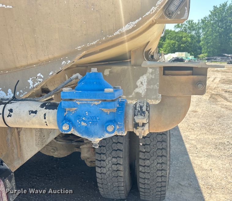 image for item DO1090 2007 Mack CTP713 water truck