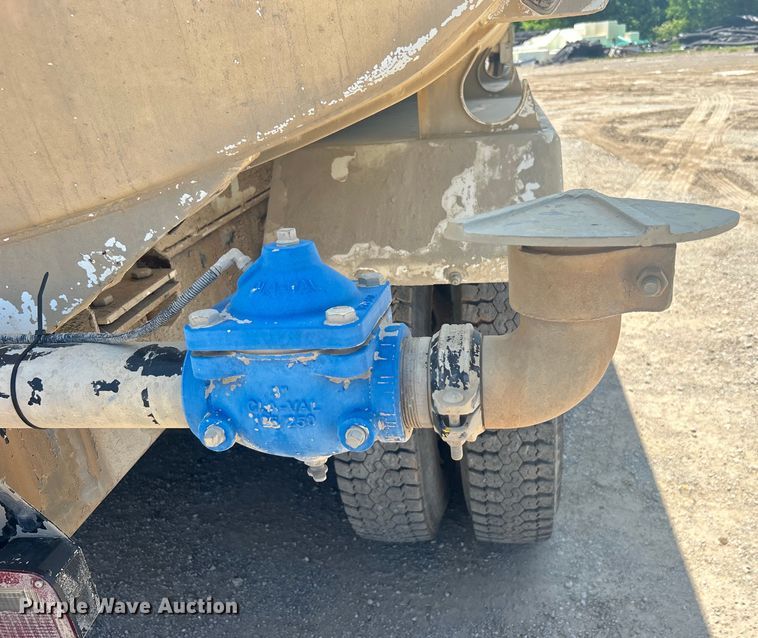 image for item DO1090 2007 Mack CTP713 water truck