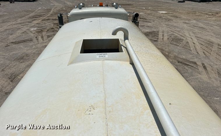 image for item DO1090 2007 Mack CTP713 water truck