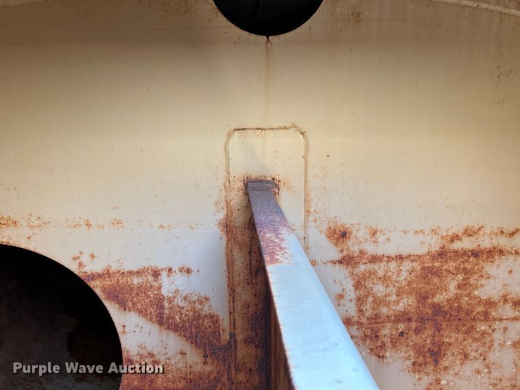 image for item DO1090 2007 Mack CTP713 water truck