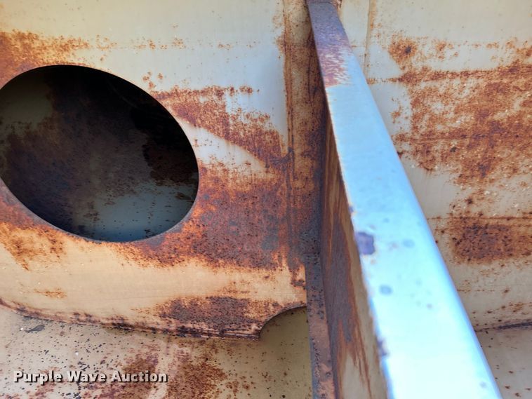 image for item DO1090 2007 Mack CTP713 water truck