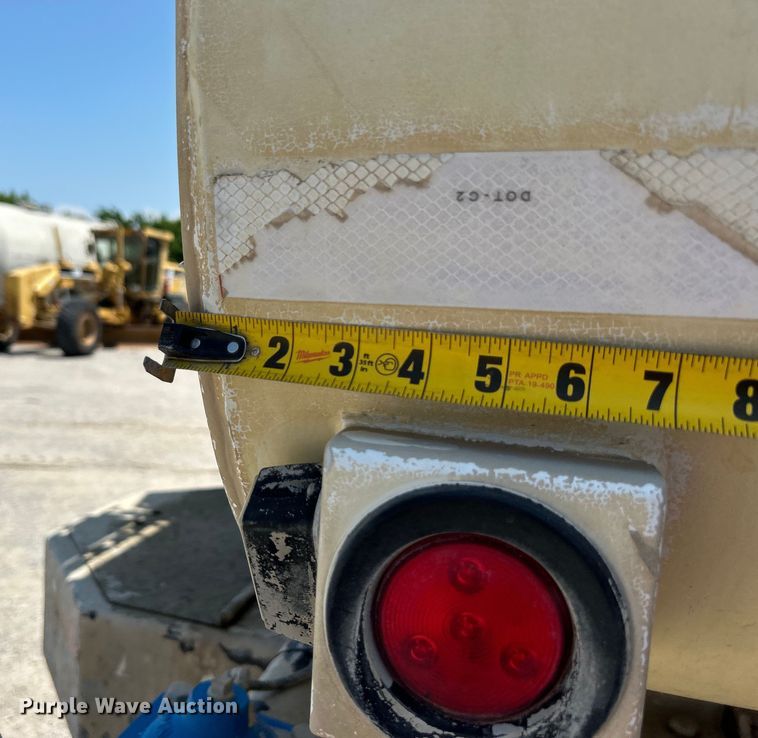 image for item DO1090 2007 Mack CTP713 water truck