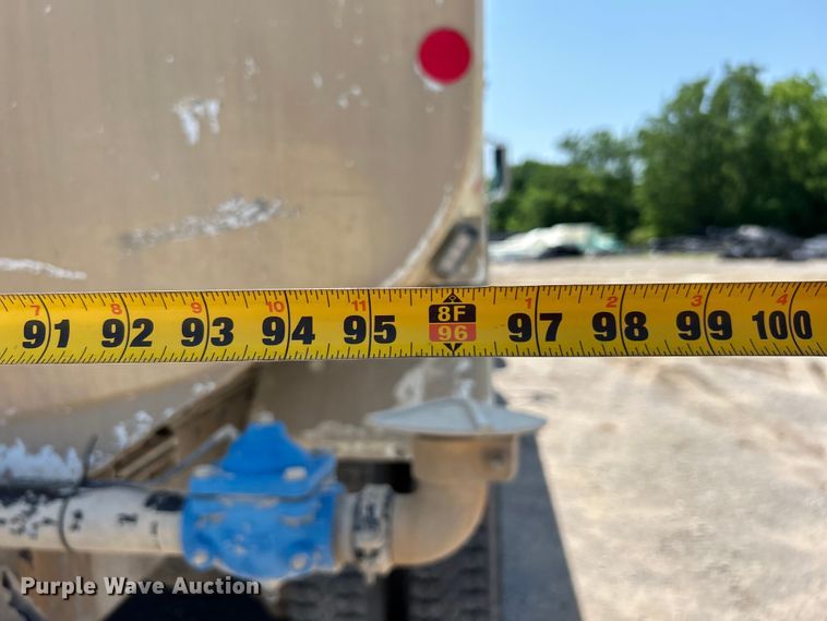 image for item DO1090 2007 Mack CTP713 water truck