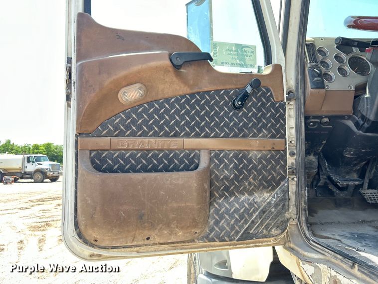 image for item DO1090 2007 Mack CTP713 water truck