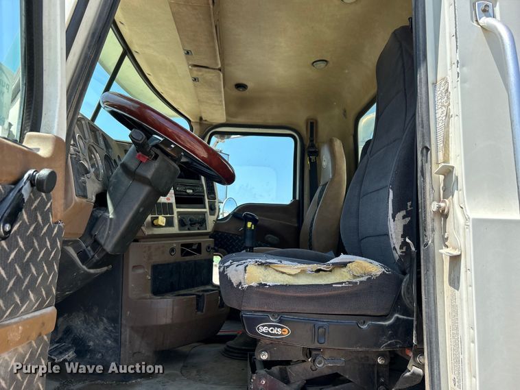 image for item DO1090 2007 Mack CTP713 water truck