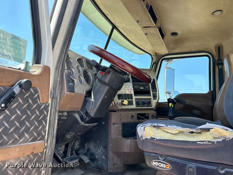 image for item DO1090 2007 Mack CTP713 water truck