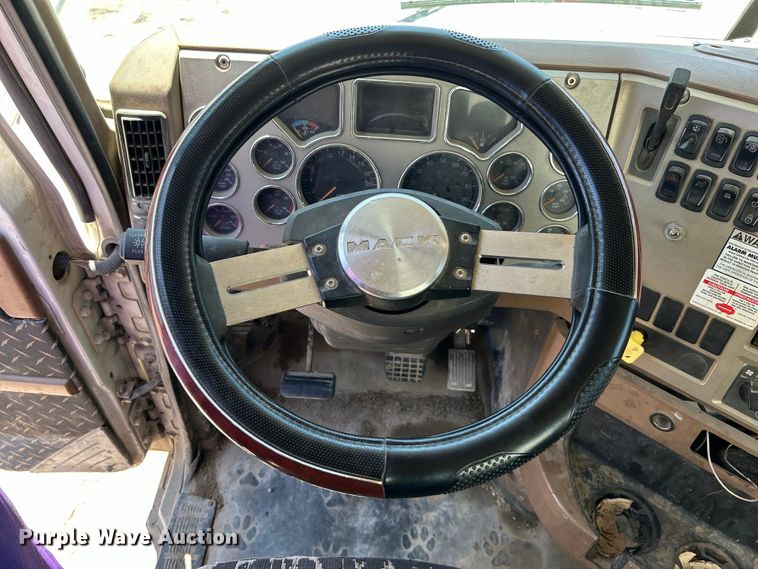 image for item DO1090 2007 Mack CTP713 water truck