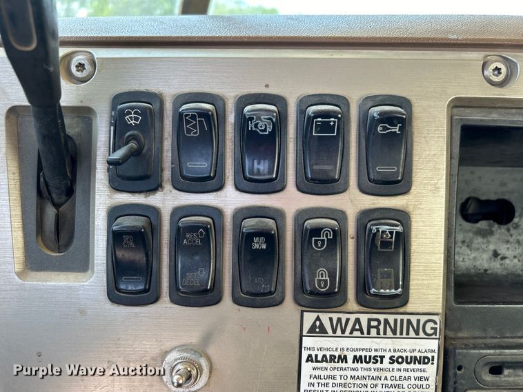 image for item DO1090 2007 Mack CTP713 water truck