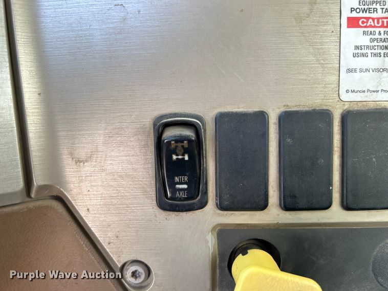 image for item DO1090 2007 Mack CTP713 water truck