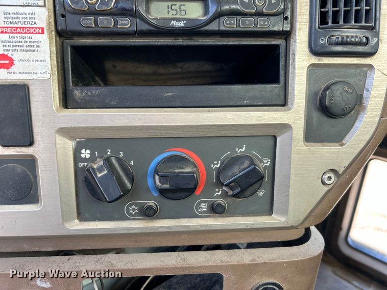 image for item DO1090 2007 Mack CTP713 water truck