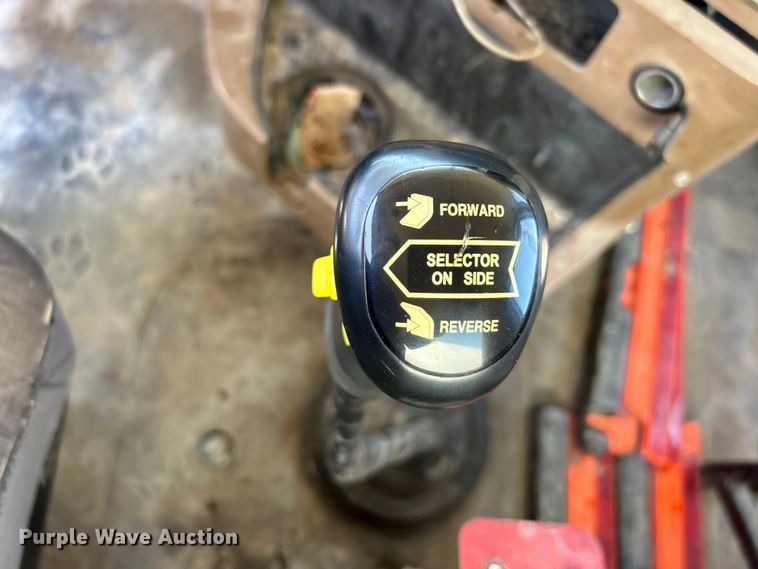 image for item DO1090 2007 Mack CTP713 water truck