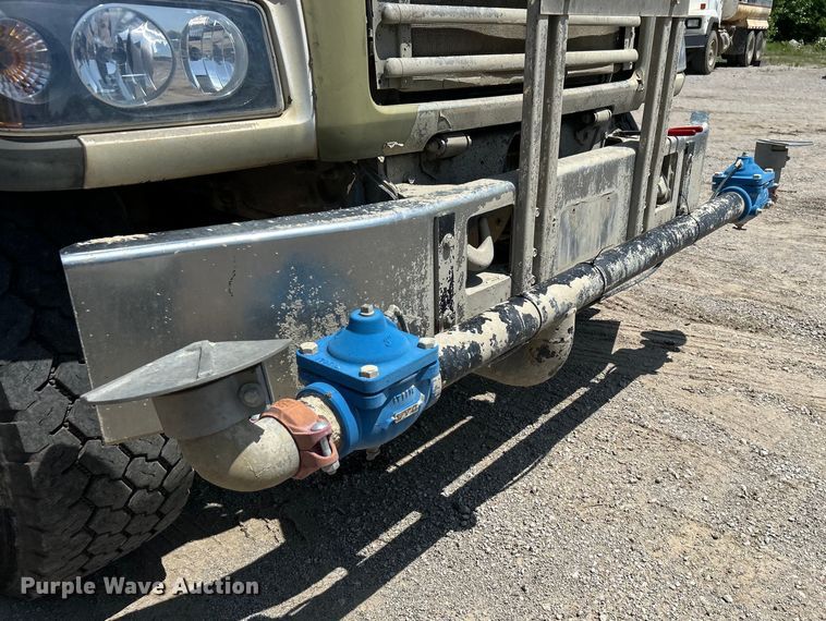 image for item DO1090 2007 Mack CTP713 water truck