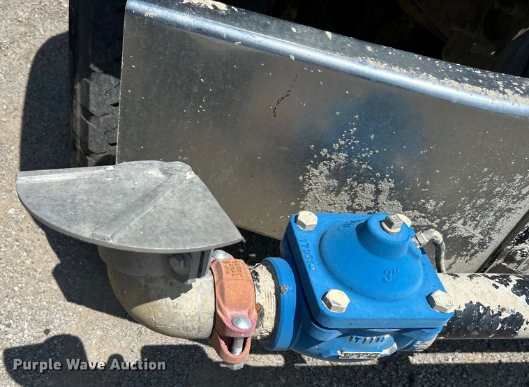 image for item DO1090 2007 Mack CTP713 water truck