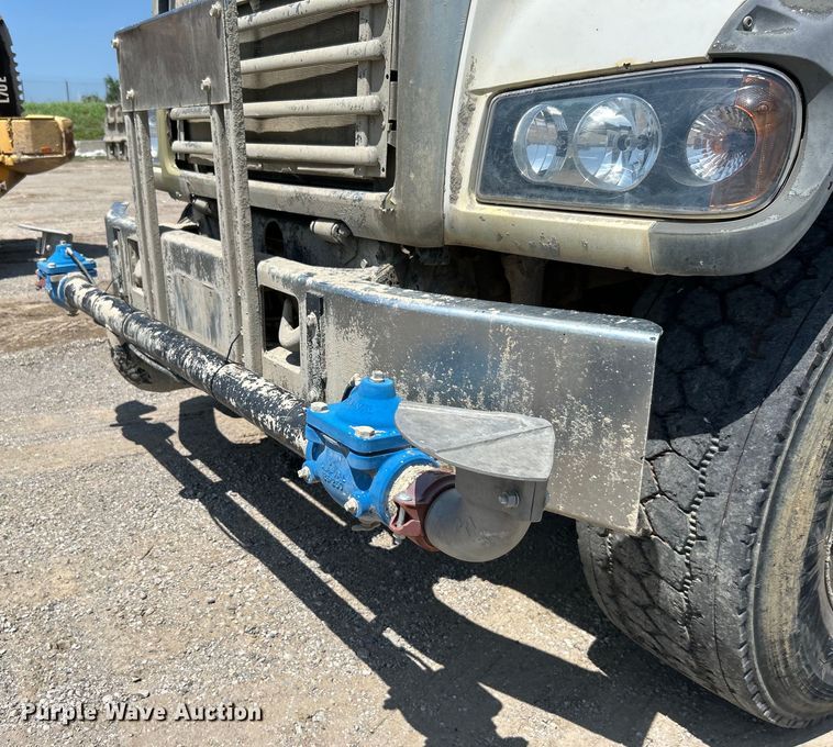 image for item DO1090 2007 Mack CTP713 water truck