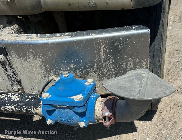 image for item DO1090 2007 Mack CTP713 water truck