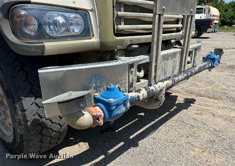 image for item DO1090 2007 Mack CTP713 water truck