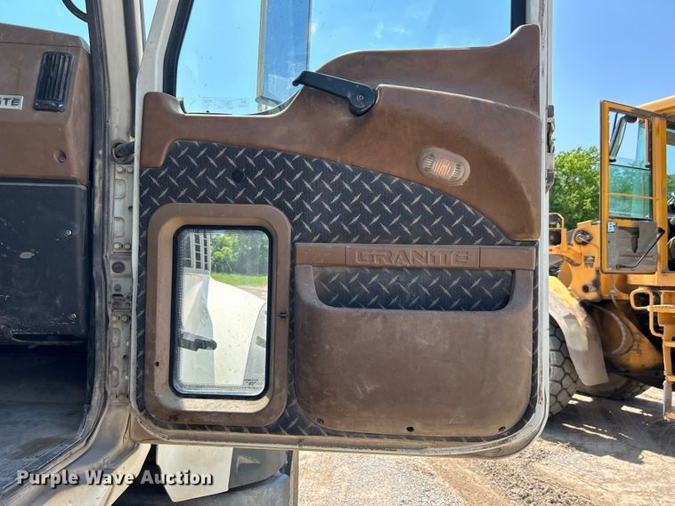 image for item DO1090 2007 Mack CTP713 water truck