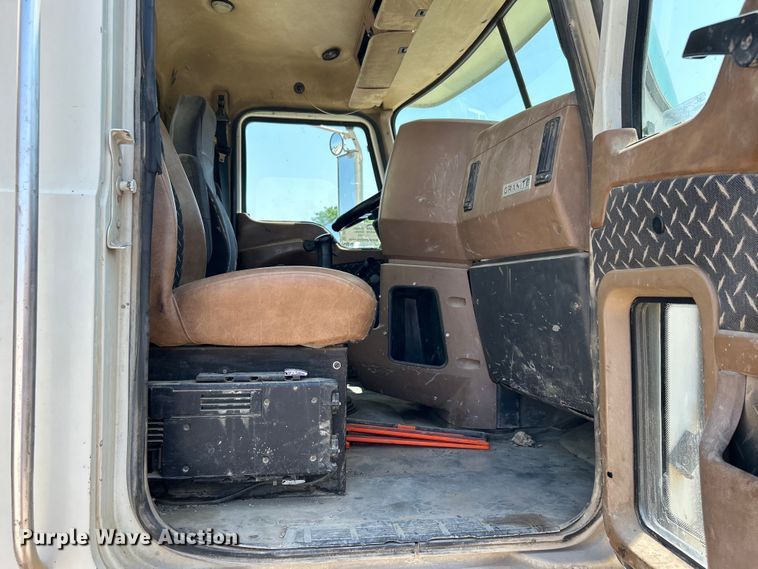 image for item DO1090 2007 Mack CTP713 water truck