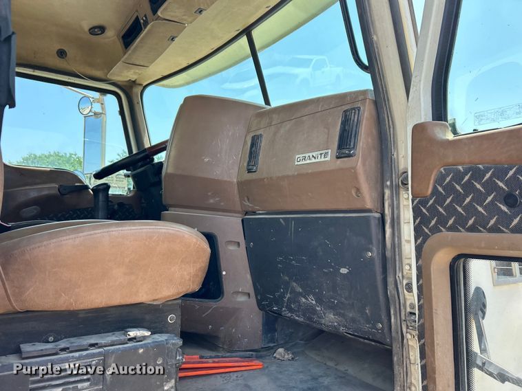 image for item DO1090 2007 Mack CTP713 water truck