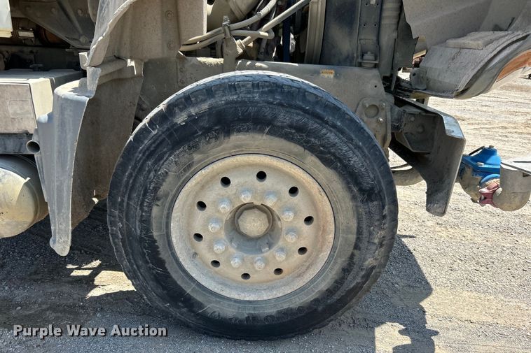 image for item DO1090 2007 Mack CTP713 water truck