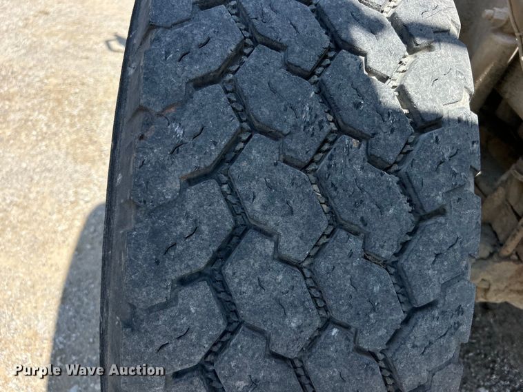 image for item DO1090 2007 Mack CTP713 water truck