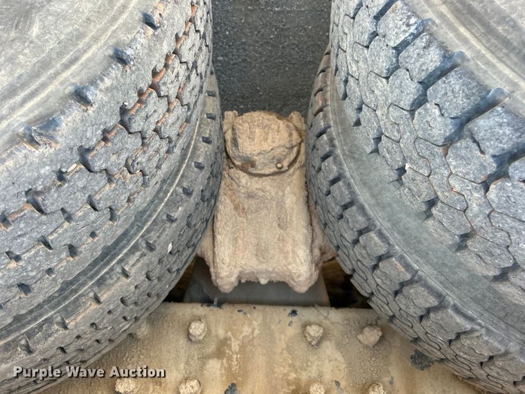 image for item DO1090 2007 Mack CTP713 water truck