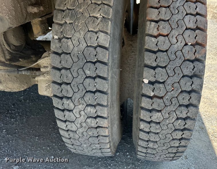 image for item DO1090 2007 Mack CTP713 water truck