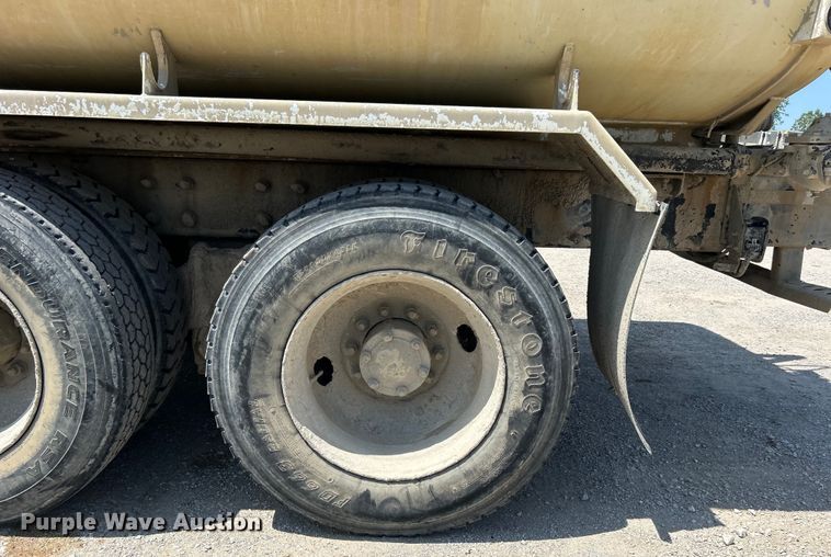 image for item DO1090 2007 Mack CTP713 water truck