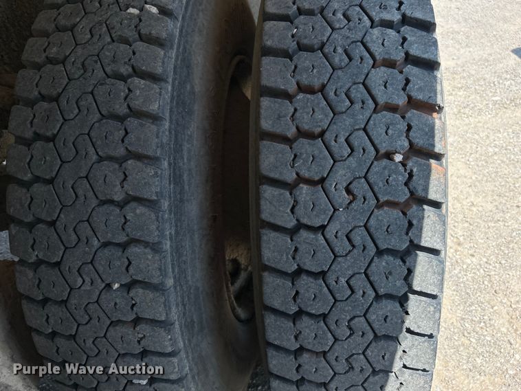 image for item DO1090 2007 Mack CTP713 water truck