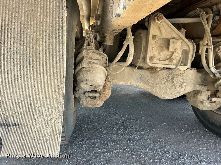 image for item DO1090 2007 Mack CTP713 water truck