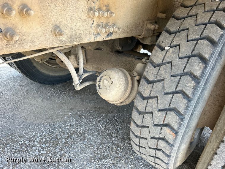 image for item DO1090 2007 Mack CTP713 water truck