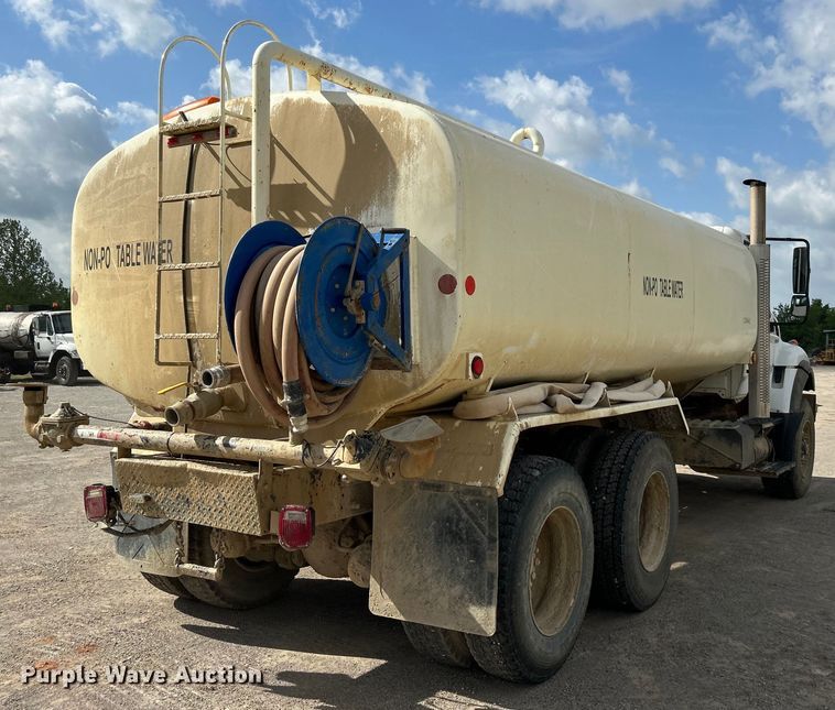image for item DO1096 2009 International WorkStar 7400 water truck