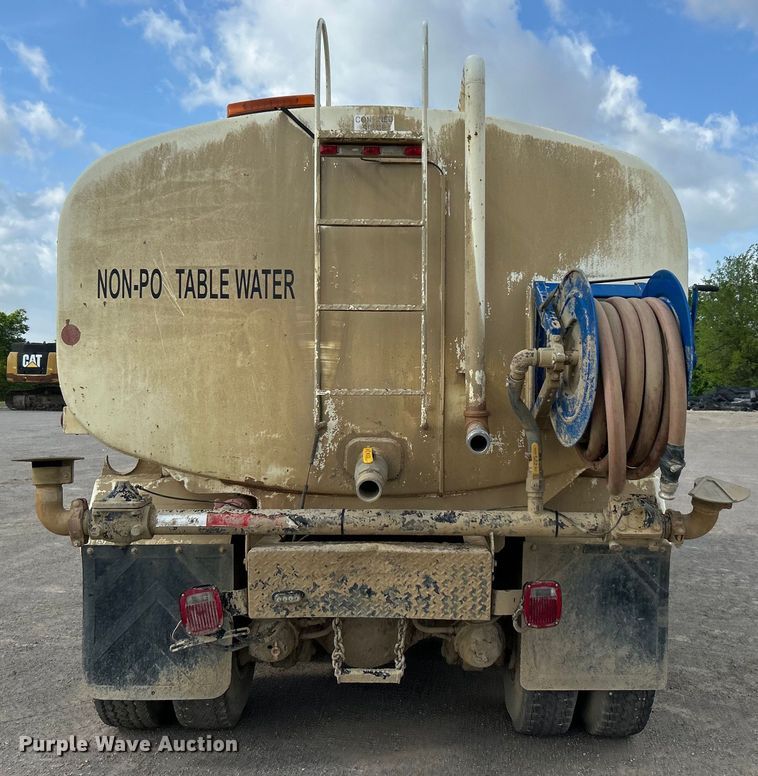 image for item DO1096 2009 International WorkStar 7400 water truck