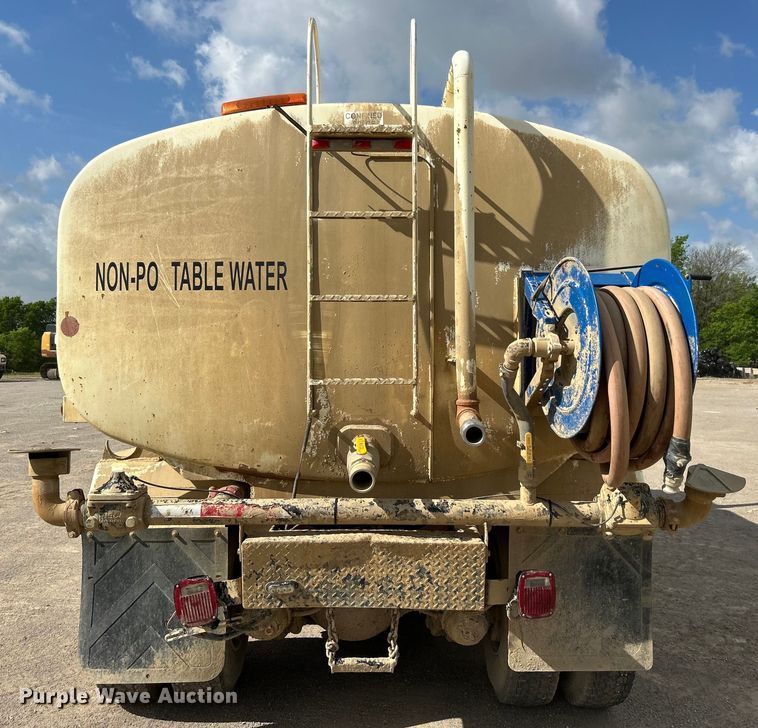 image for item DO1096 2009 International WorkStar 7400 water truck