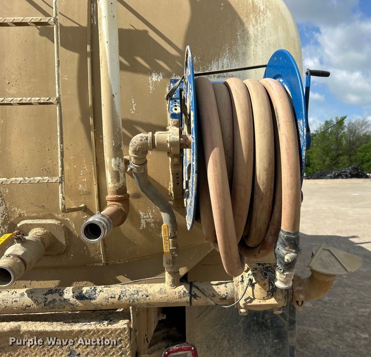 image for item DO1096 2009 International WorkStar 7400 water truck