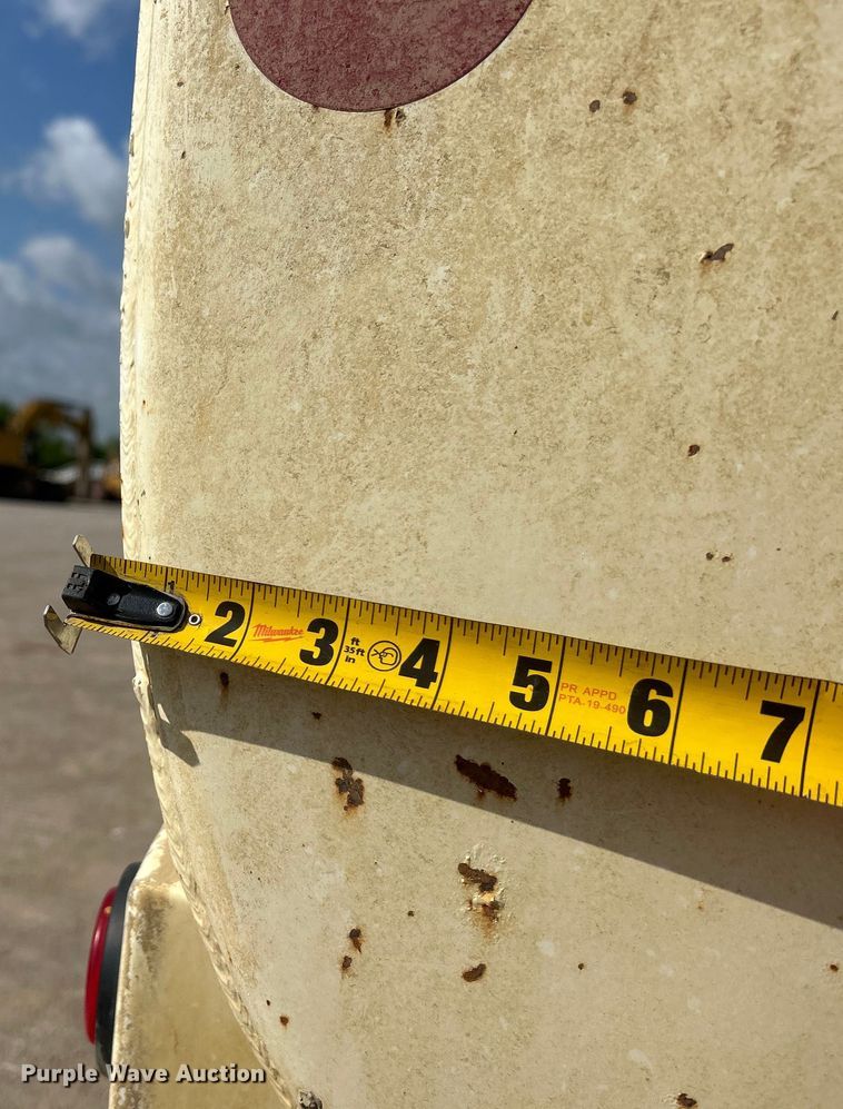 image for item DO1096 2009 International WorkStar 7400 water truck