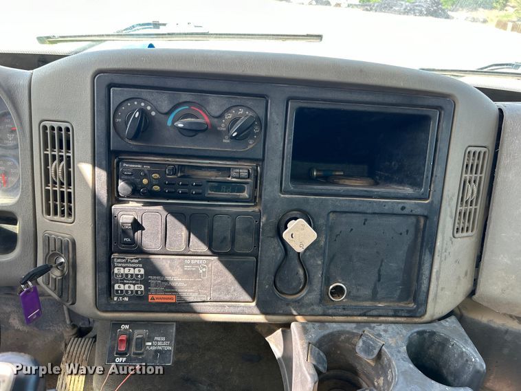 image for item DO1096 2009 International WorkStar 7400 water truck