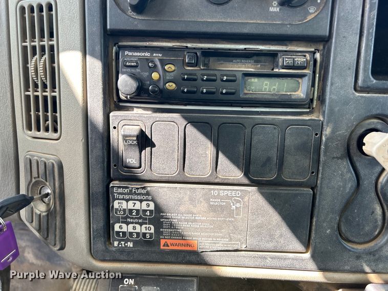 image for item DO1096 2009 International WorkStar 7400 water truck