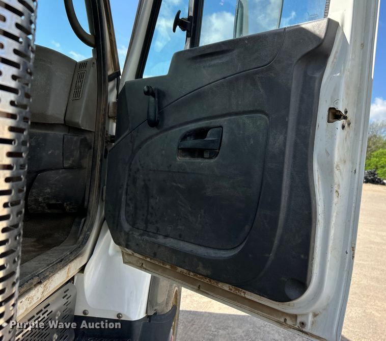 image for item DO1096 2009 International WorkStar 7400 water truck