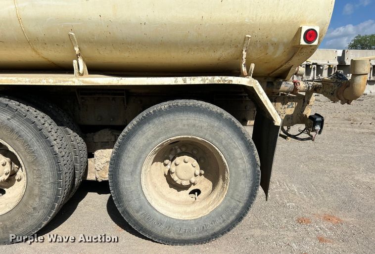 image for item DO1096 2009 International WorkStar 7400 water truck