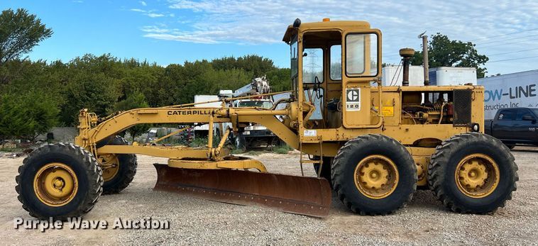 image for item DO2492 1968 Caterpillar 120 rigid frame motor grader